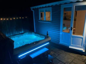 The Summerhouse, countryside retreat with private hot tub